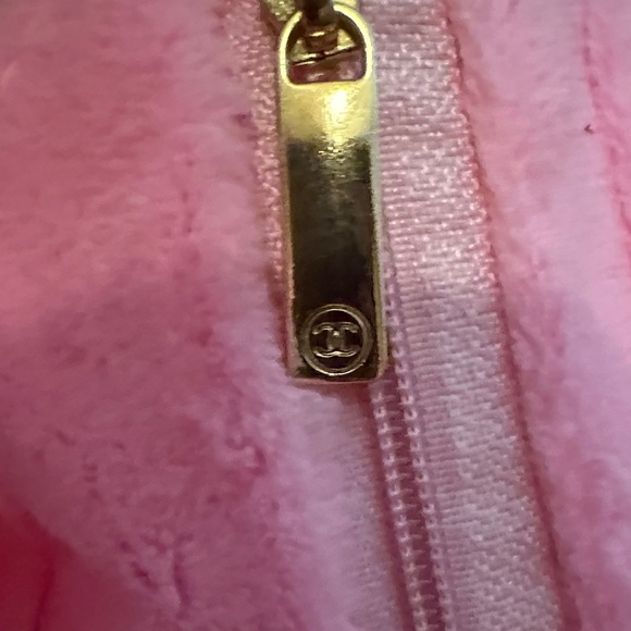 Chanel Precision Fuzzy Pink and White CC Logo
Crossbody Shoulder Bag New. - Picture 7 of 8